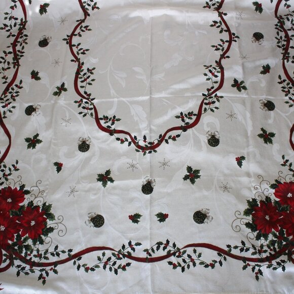 Vintage Poinsettia Holly Berries Holiday Fabric Rectangle Tablecloth 114" X 58" - Picture 3 of 10